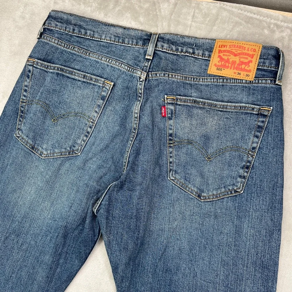 Levis 505 Jeans Mens 36x30 Blue Regular Fit Straight‎ Stretch Medium Wash NWT